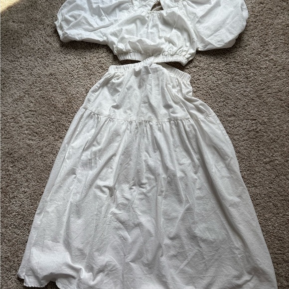 Elegant White Backless Dress - Picture 7 of 7